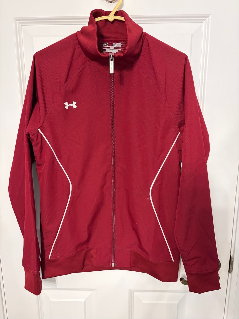 Under Armour All Season Gear women’s lightweight track jacket. Sz XS.Crimson